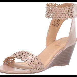 XOXO Women's Sadler Velcro Entry Wedge San…